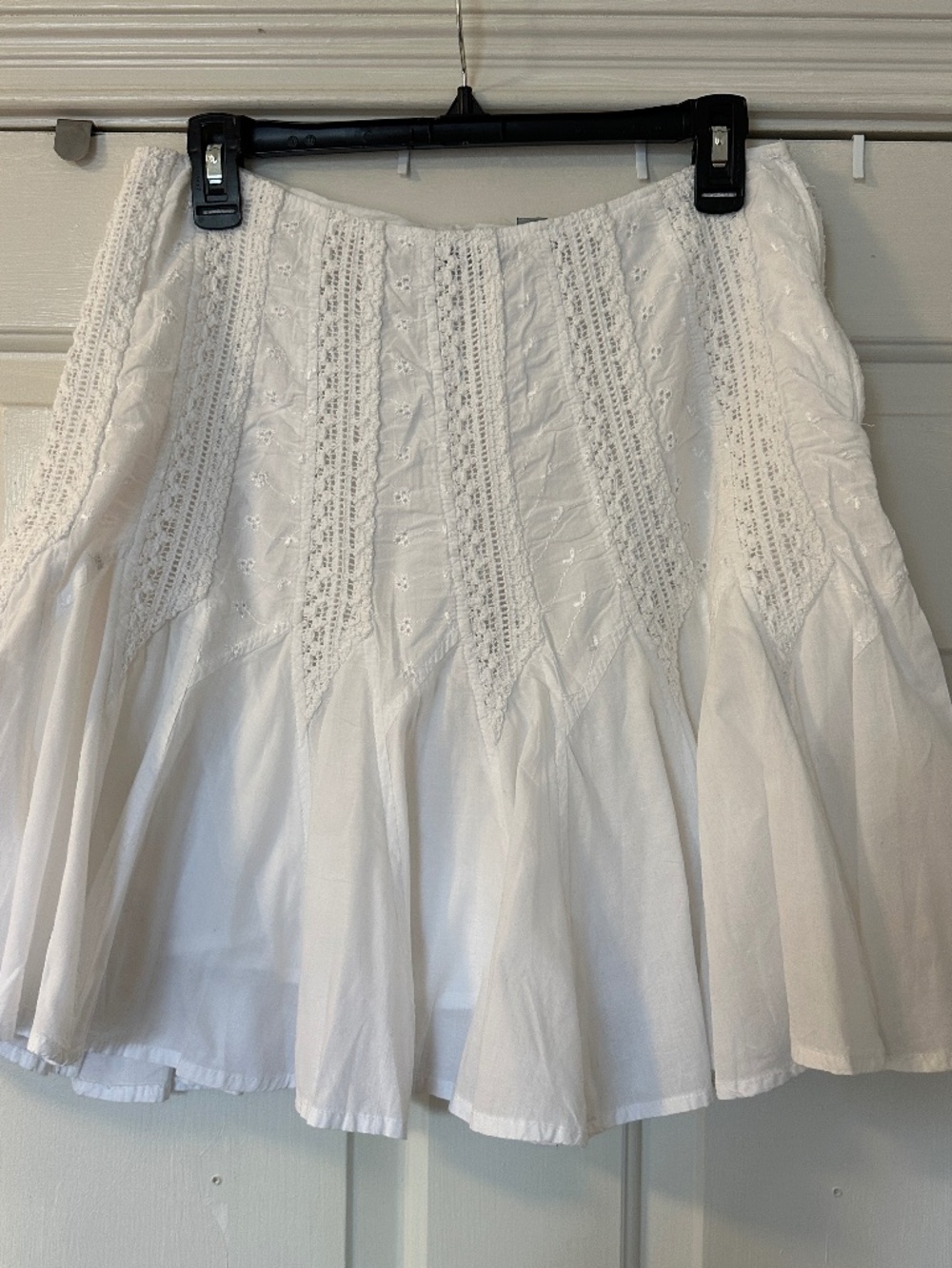 The Limited White Pleated Embroidered Skirt Knee-Length Women's Sz 6 100% Cotton